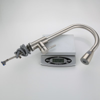 Kitchen tap hot and cold can be rotated